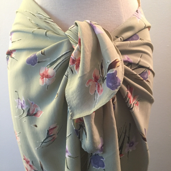 🌸 Elevate Your Wardrobe with the Todd Thompson Green Floral Faux Wrap Skirt! 🌸 - Picture 8 of 13